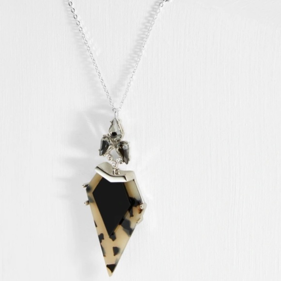 MYAHLA Arrow crystal pendant - Picture 3 of 4